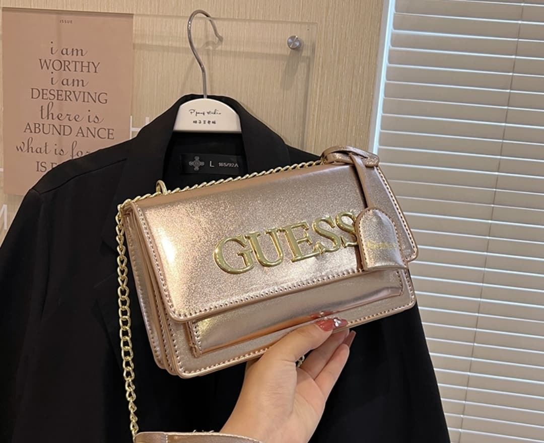 Bolso Guess metalizado - Imagen 8