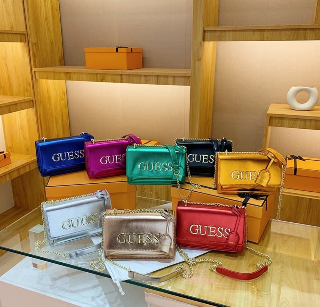 Bolso Guess metalizado - Imagen 10