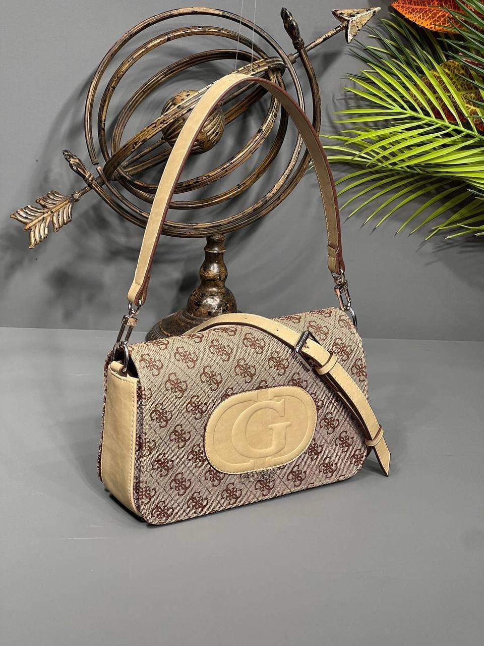 Bolso Guess novedad - Imagen 1