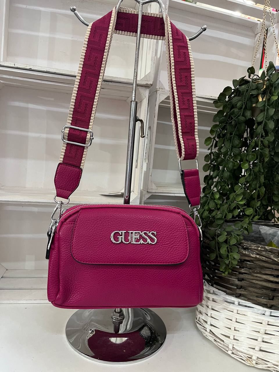 Bolso Guess temporada - Imagen 3