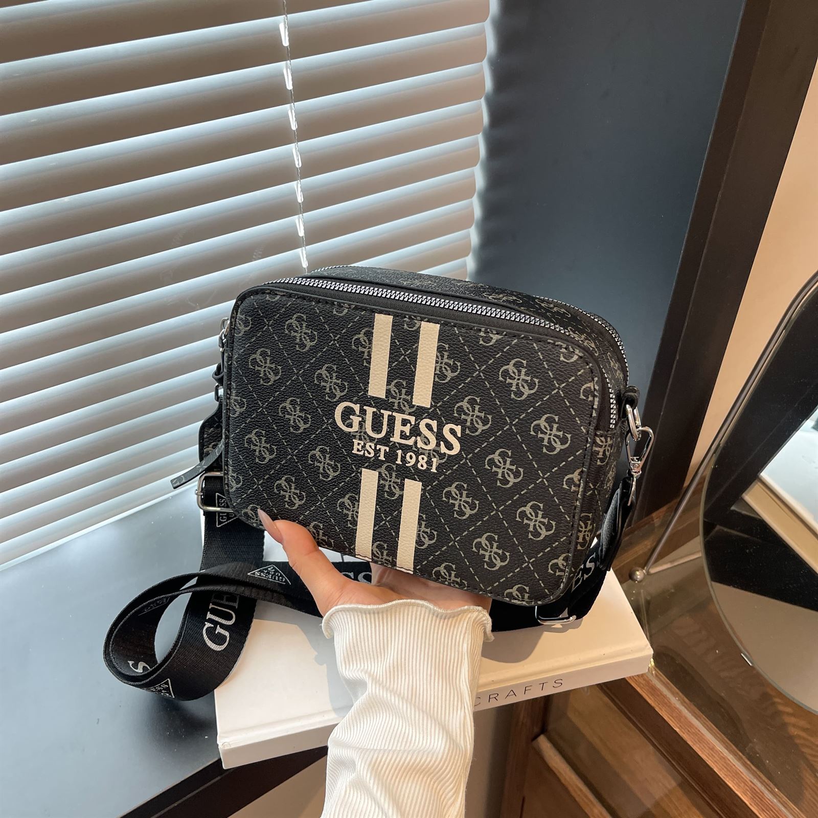 Bolso Guess - Imagen 4