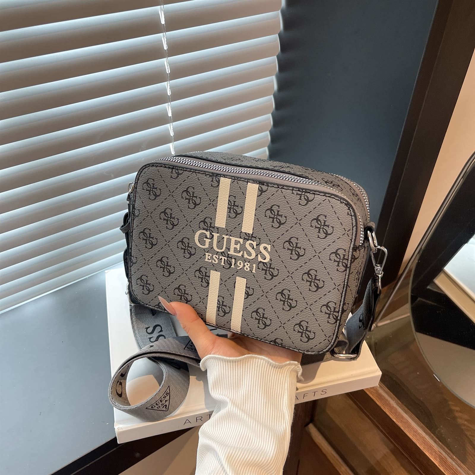 Bolso Guess - Imagen 6
