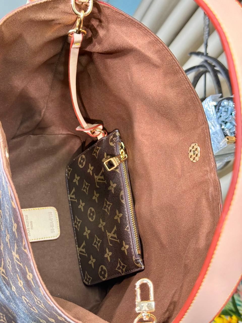 Bolso Louis Vuitton All-In - Imagen 8