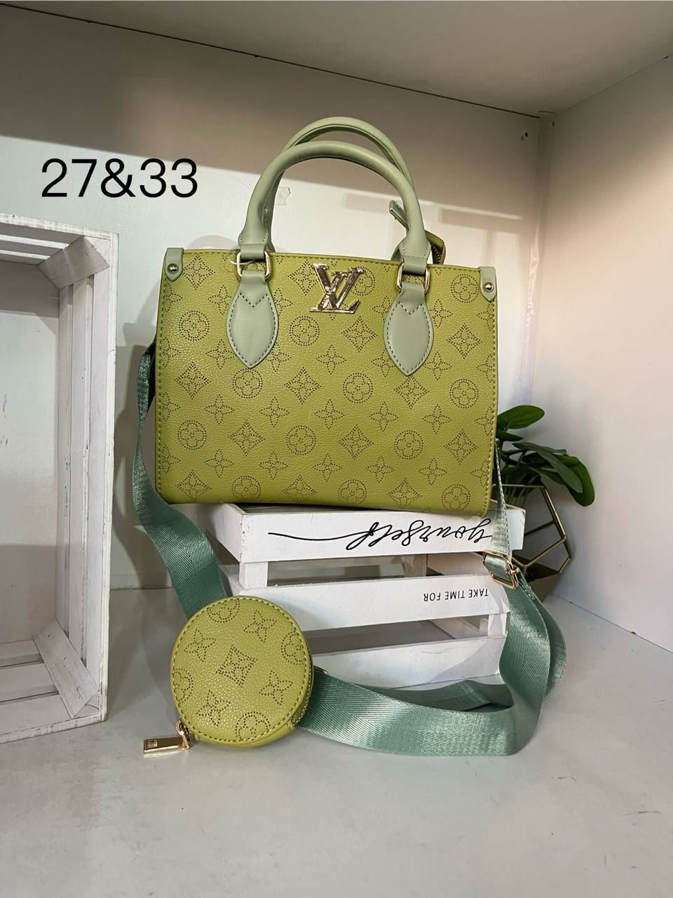 Bolso Louis Vuitton con monedero - Imagen 1