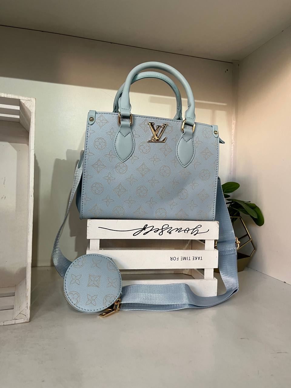 Bolso Louis Vuitton con monedero - Imagen 2