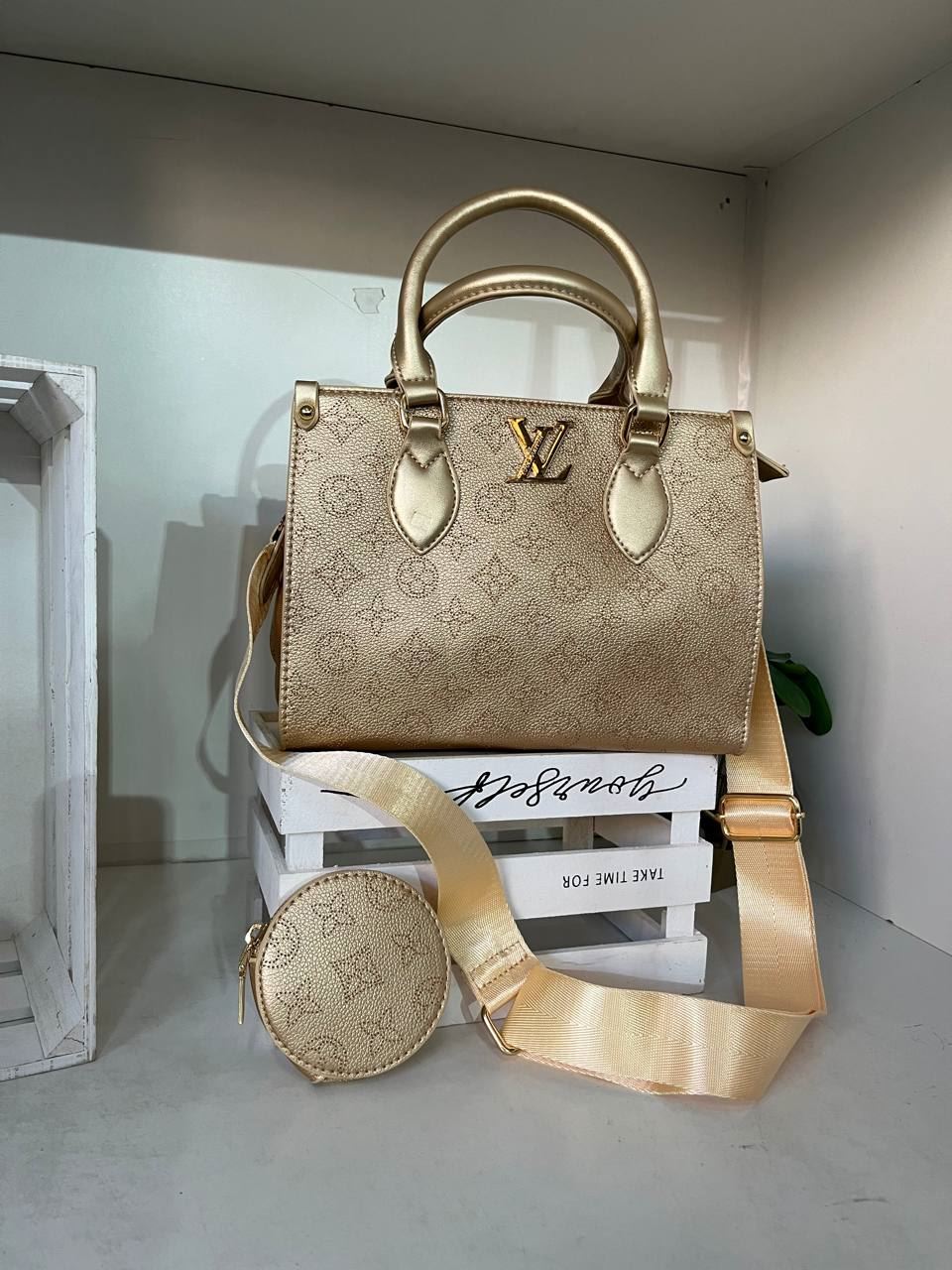 Bolso Louis Vuitton con monedero - Imagen 4
