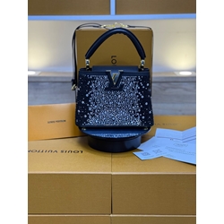 Bolso Louis Vuitton de pedrería - Imagen 1