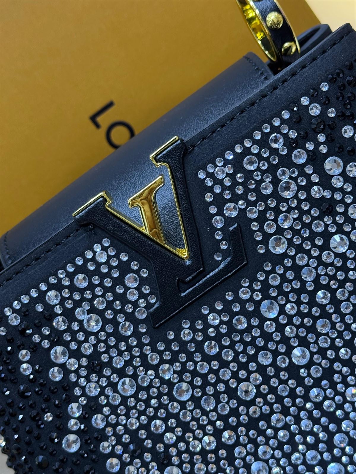 Bolso Louis Vuitton de pedrería - Imagen 3