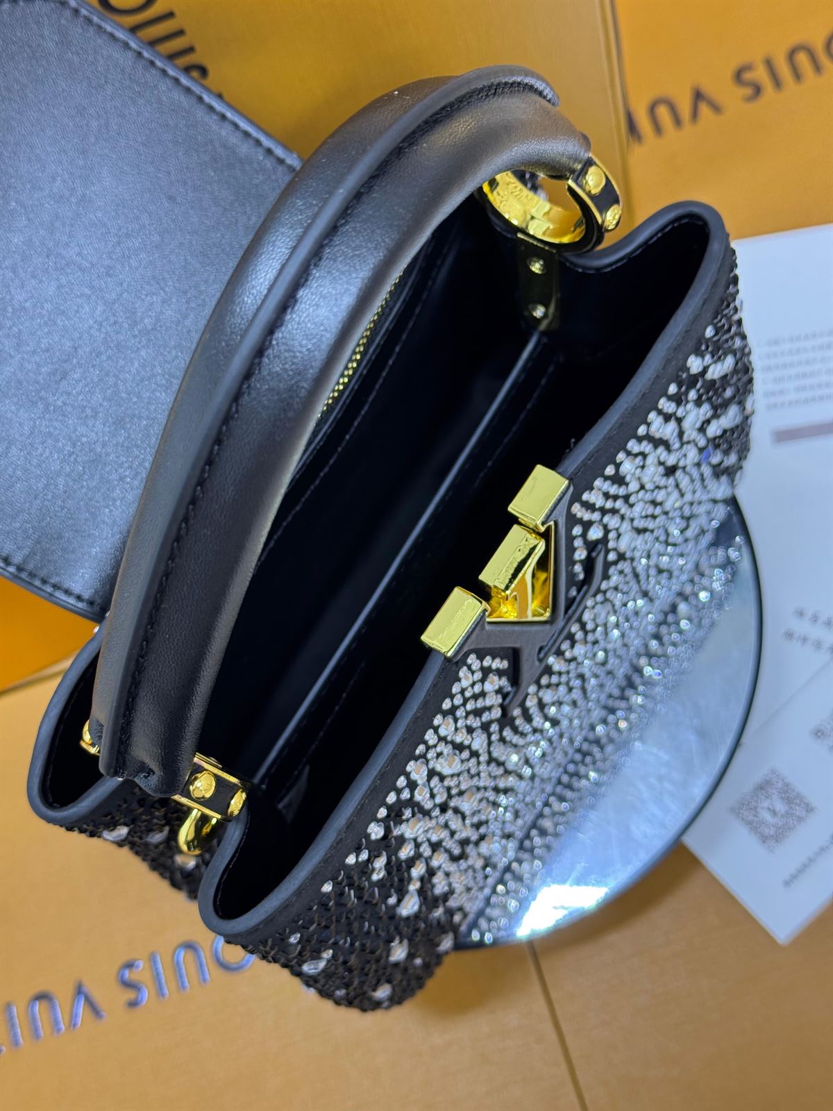 Bolso Louis Vuitton de pedrería - Imagen 5