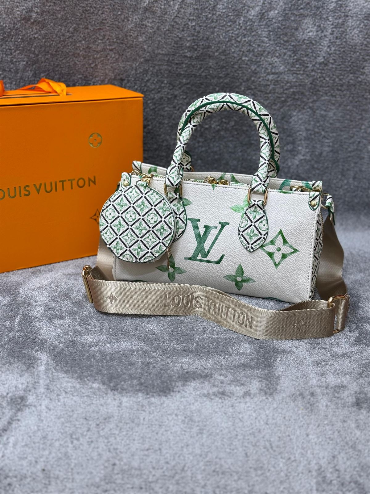 Bolso Louis Vuitton estampado - Imagen 4