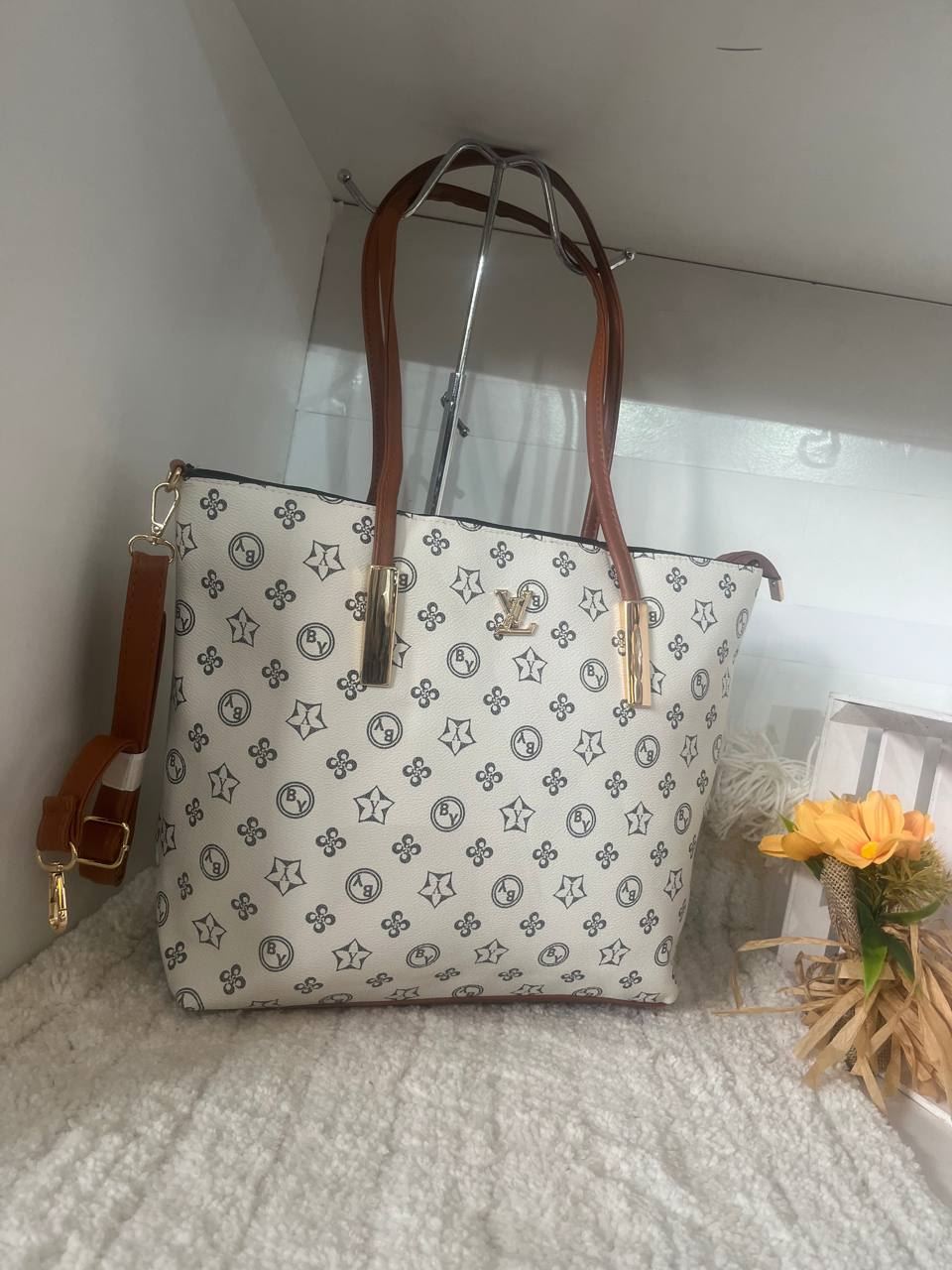 Bolso Louis Vuitton estampado - Imagen 1