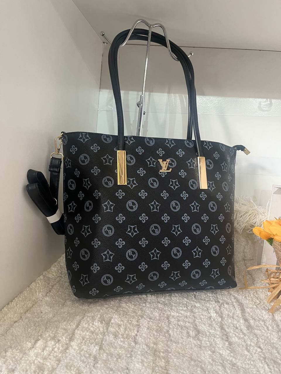 Bolso Louis Vuitton estampado - Imagen 2