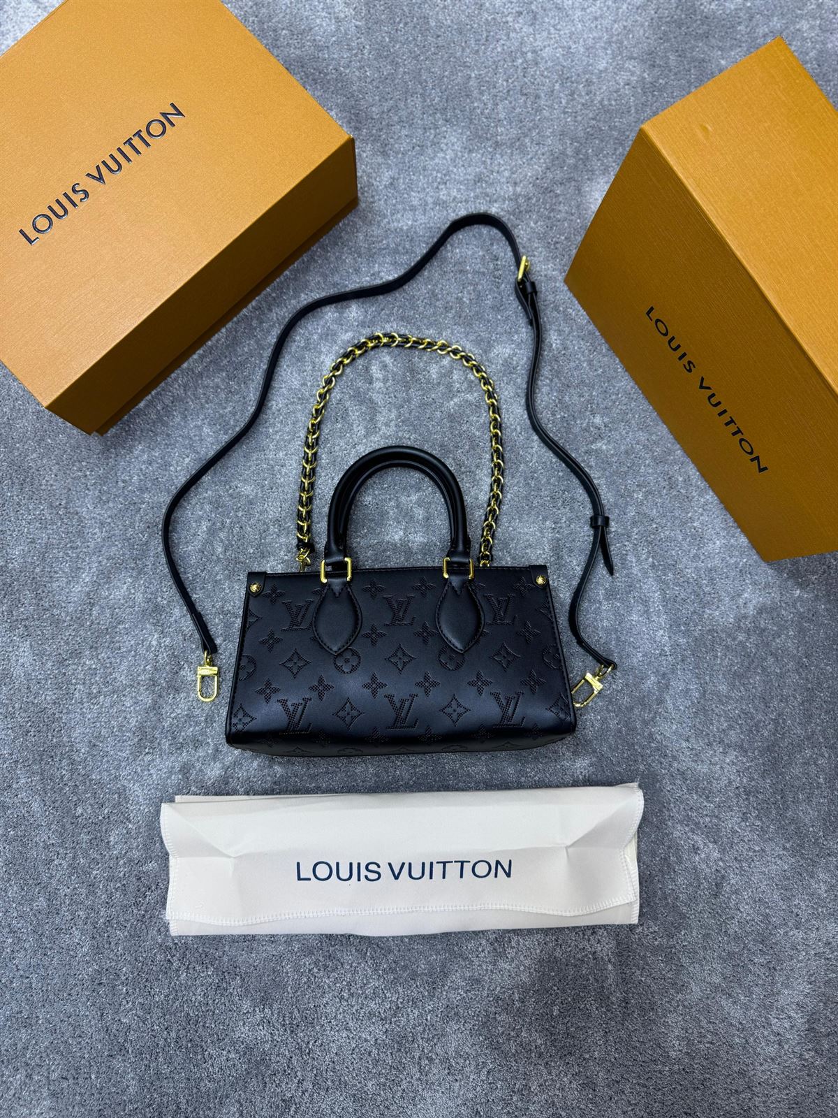Bolso Louis Vuitton negro - Imagen 3
