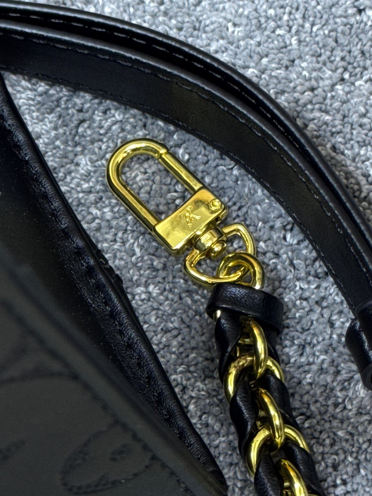 Bolso Louis Vuitton negro - Imagen 4