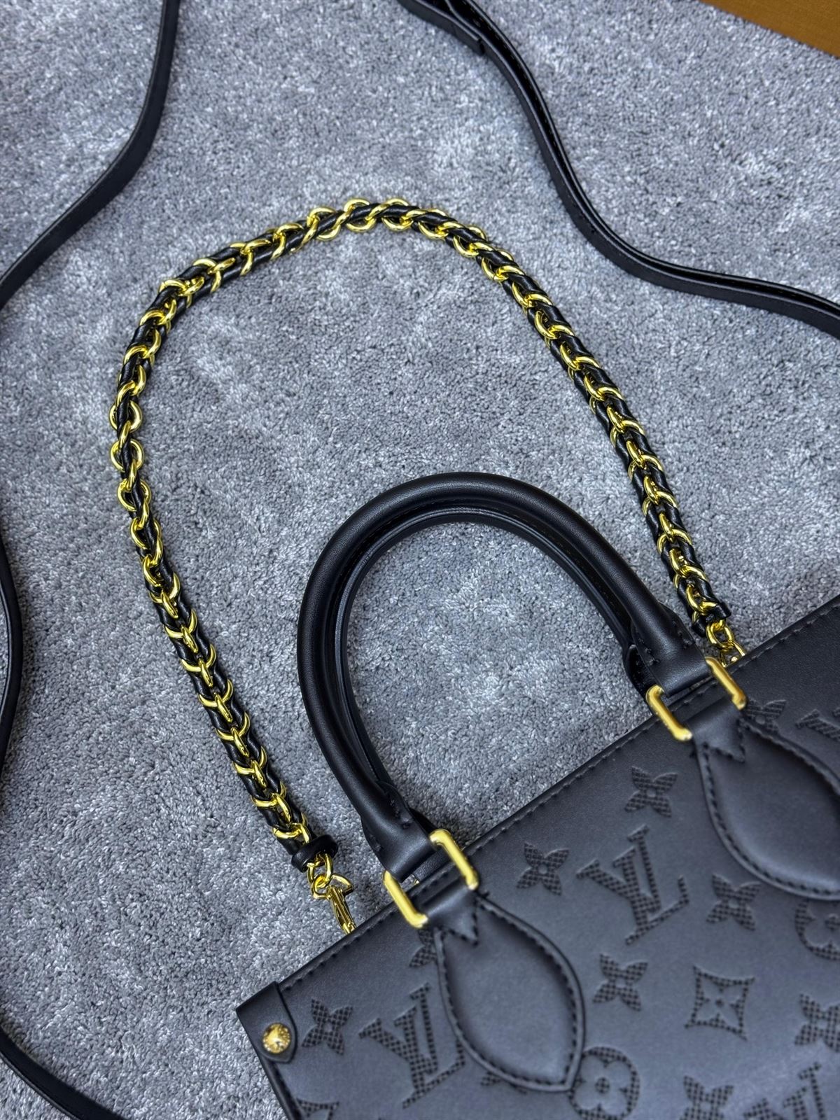 Bolso Louis Vuitton negro - Imagen 5