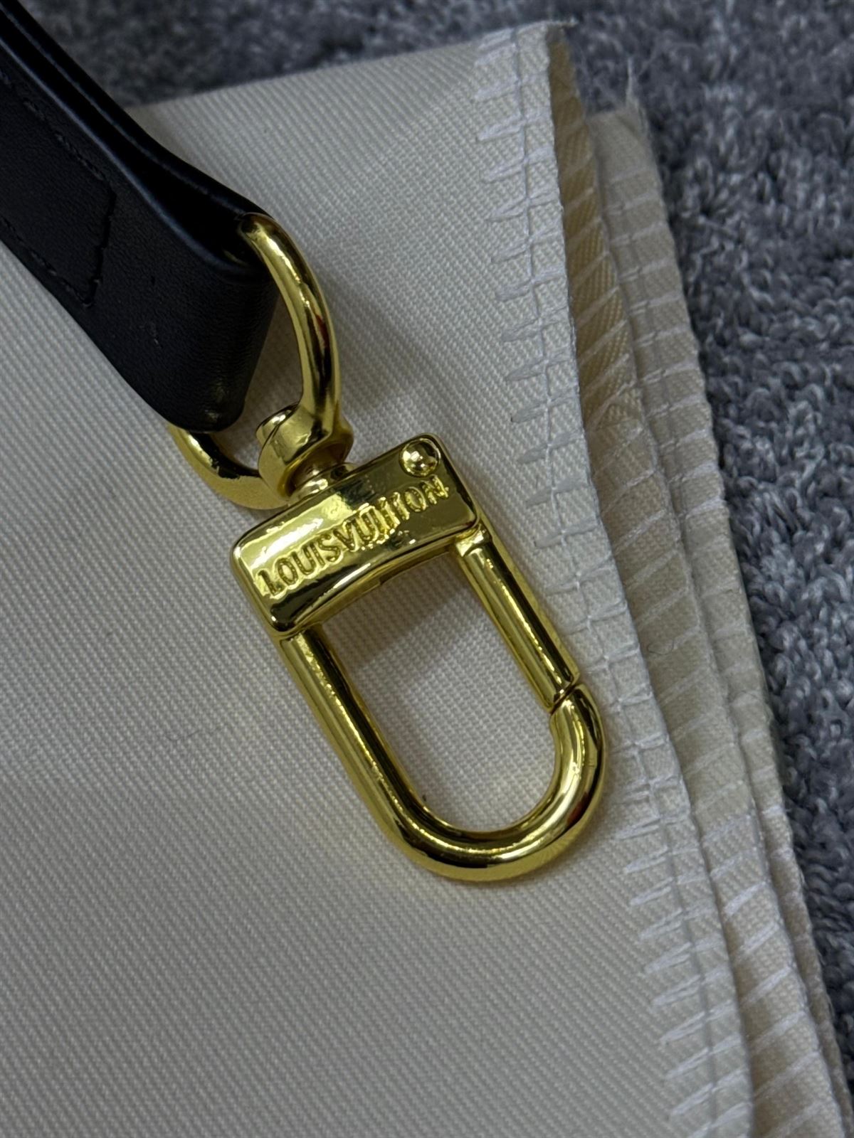 Bolso Louis Vuitton negro - Imagen 7