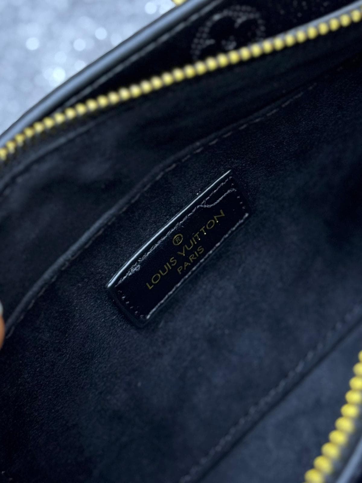 Bolso Louis Vuitton negro - Imagen 9