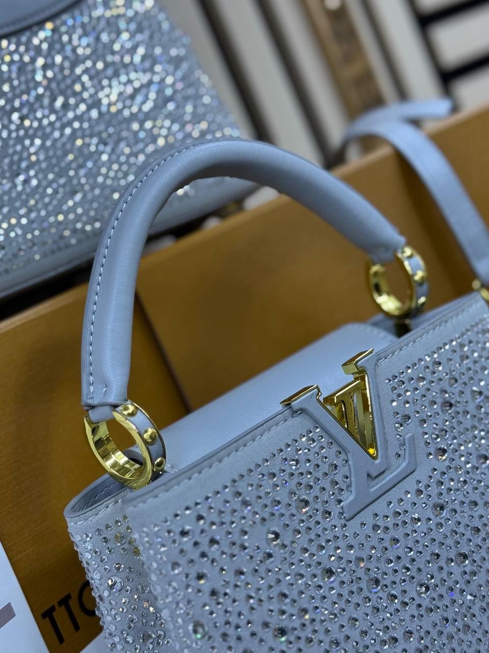 Bolso Louis Vuitton pedrería - Imagen 4