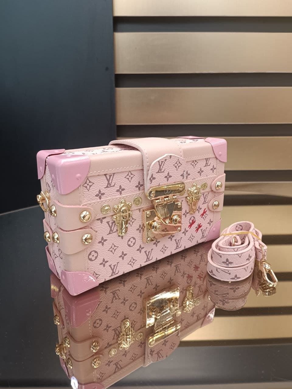 Bolso Louis Vuitton petite malle - Imagen 4