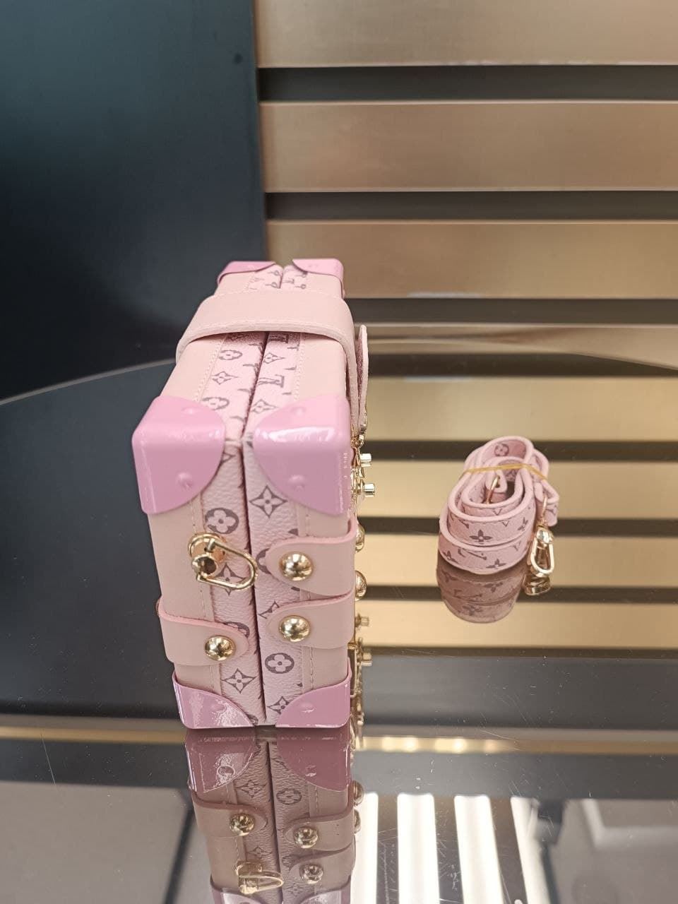 Bolso Louis Vuitton petite malle - Imagen 5