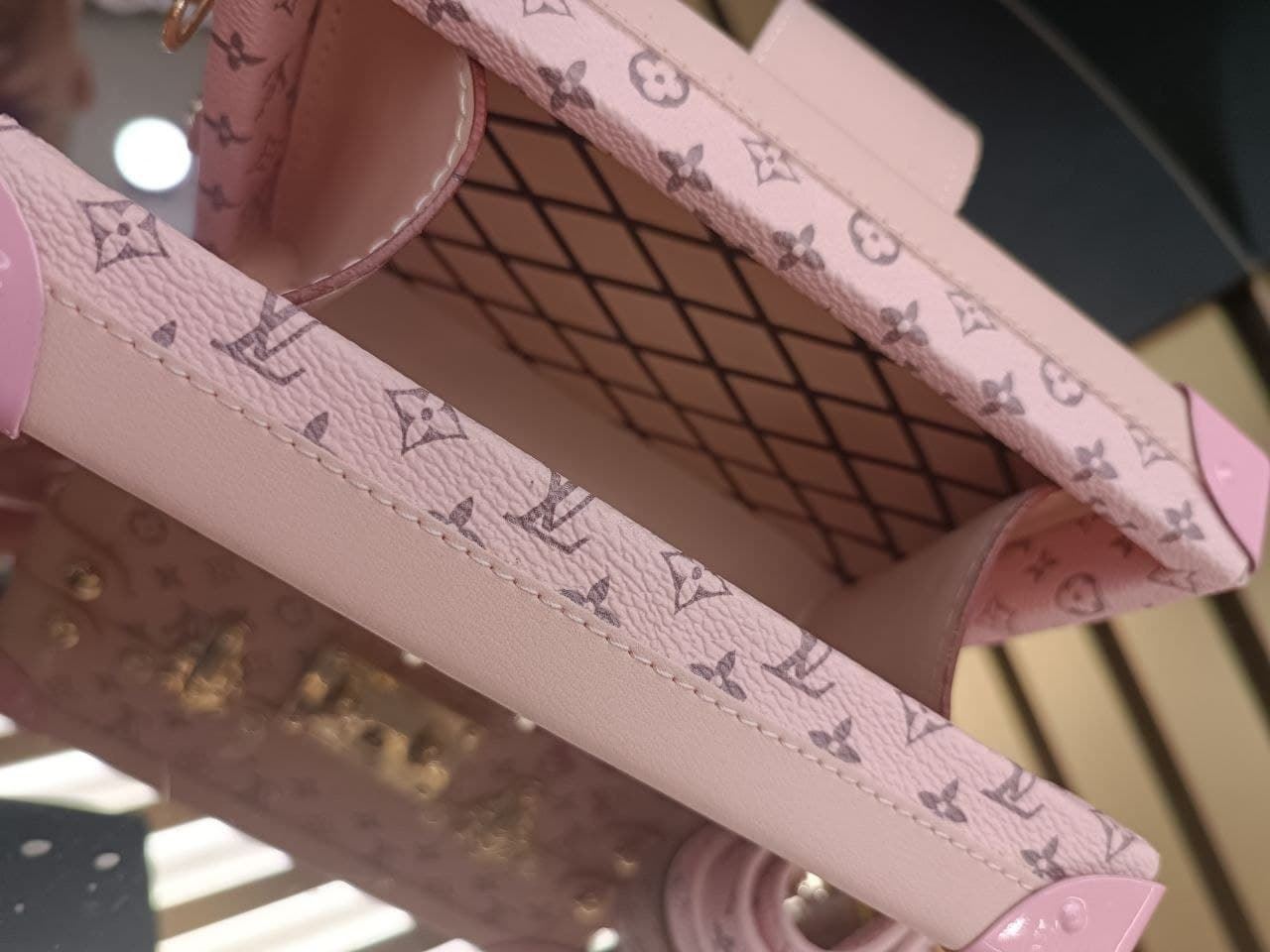 Bolso Louis Vuitton petite malle - Imagen 8