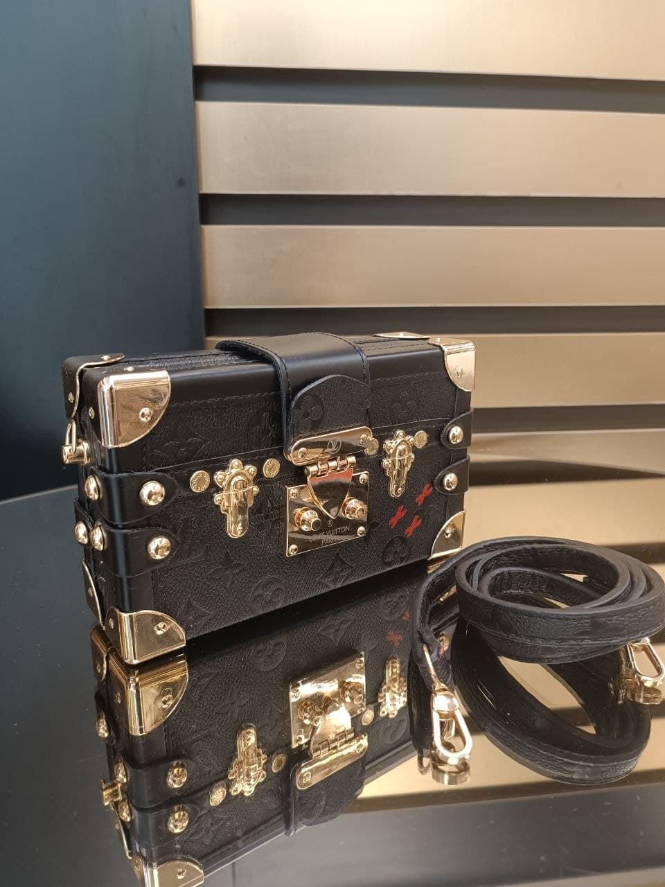 Bolso Louis Vuitton petite malle - Imagen 9