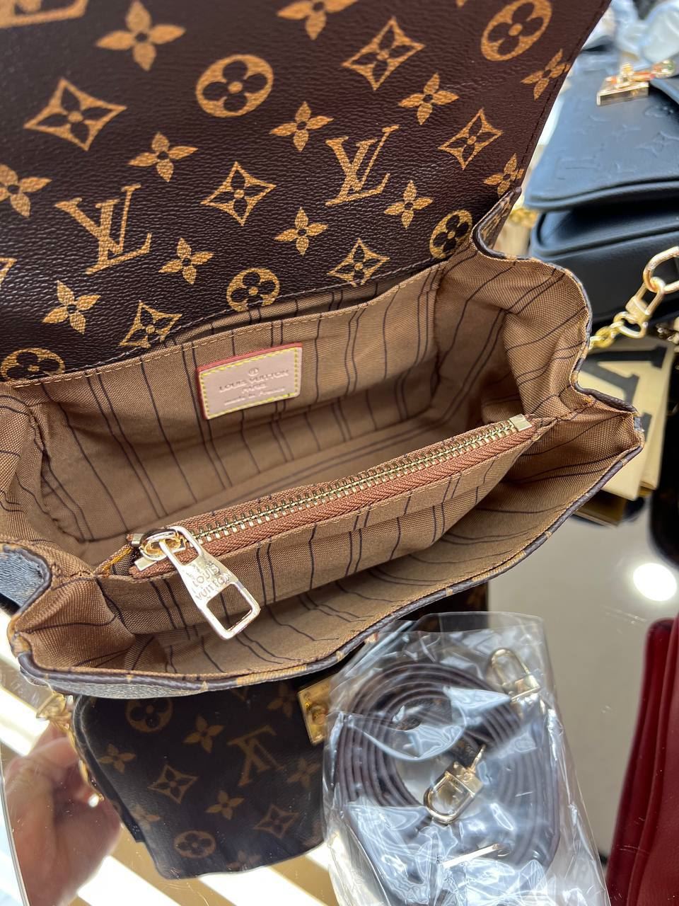 Bolso Louis Vuitton Pochette Metis - Imagen 4
