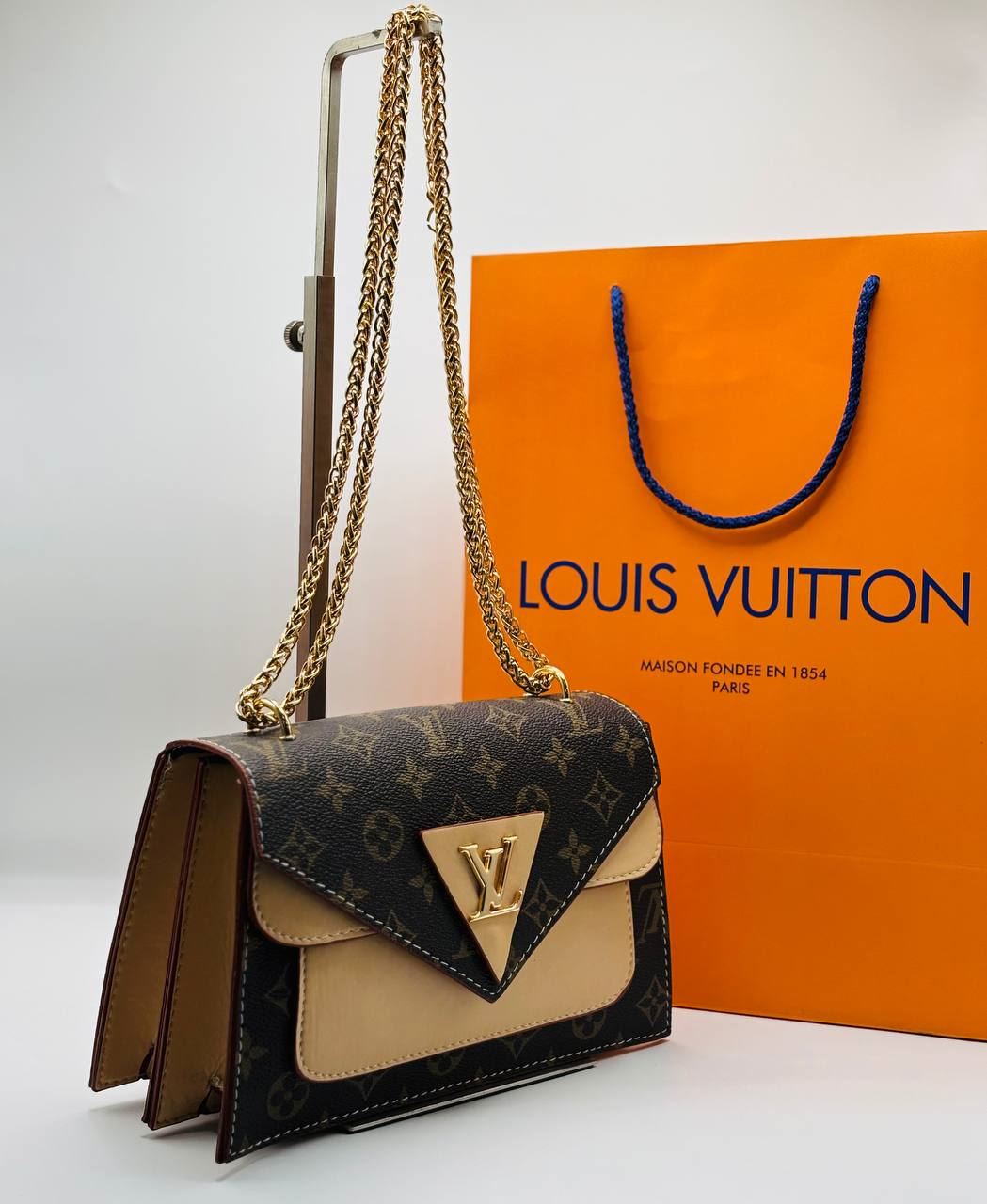 Bolso Louis Vuitton  very Chain - Imagen 3