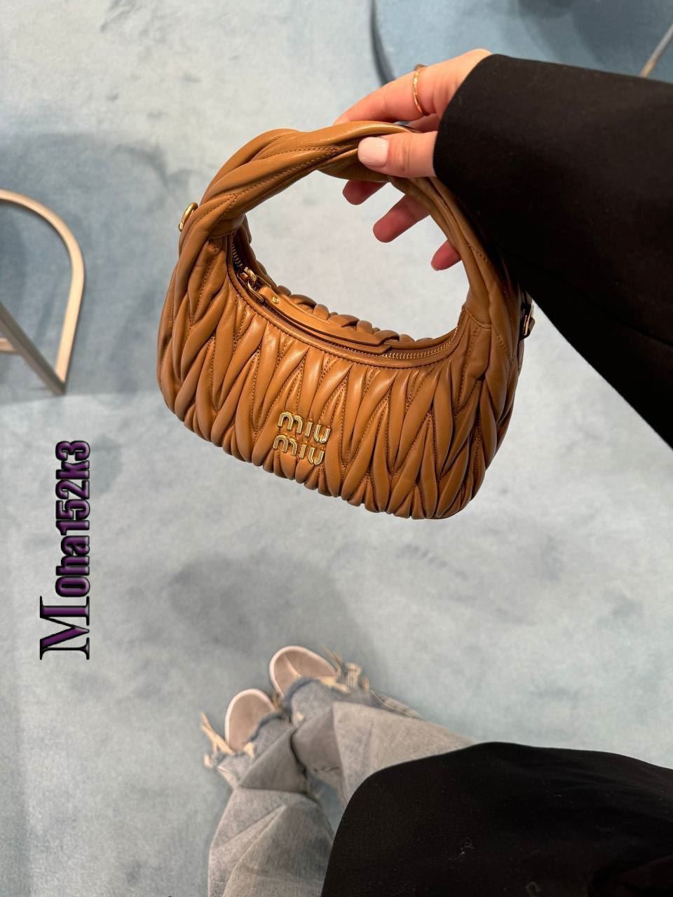 Bolso Miu Miu lineas verticales - Imagen 2