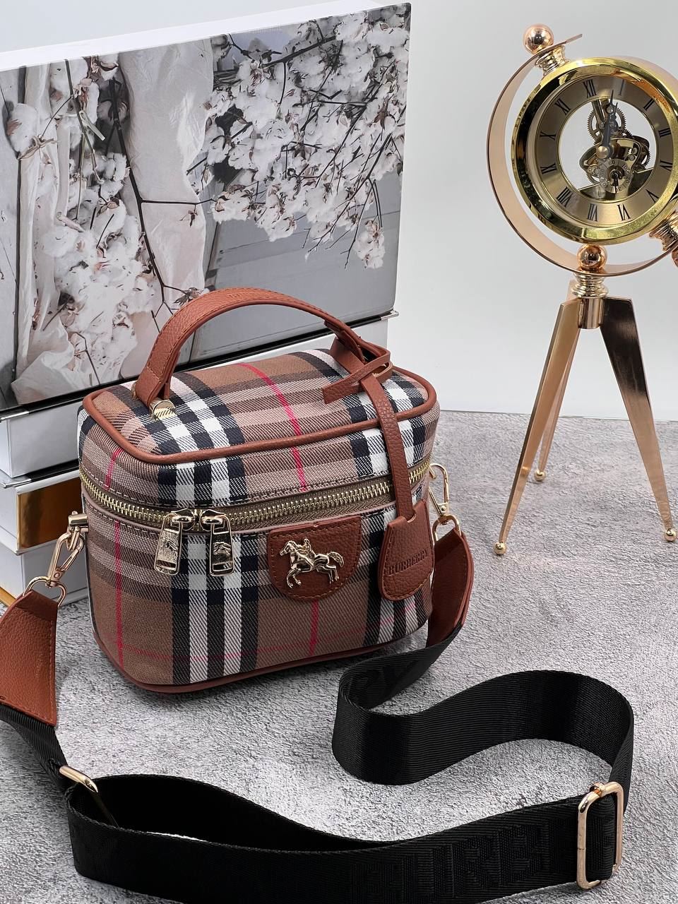 Bolso neceser Burberry - Imagen 1