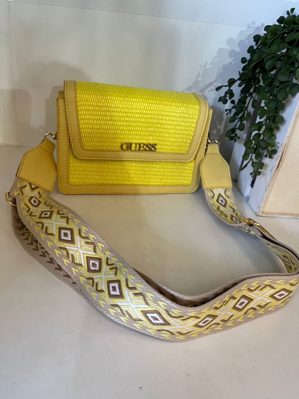 Bolso pequeño de Guess - Imagen 2