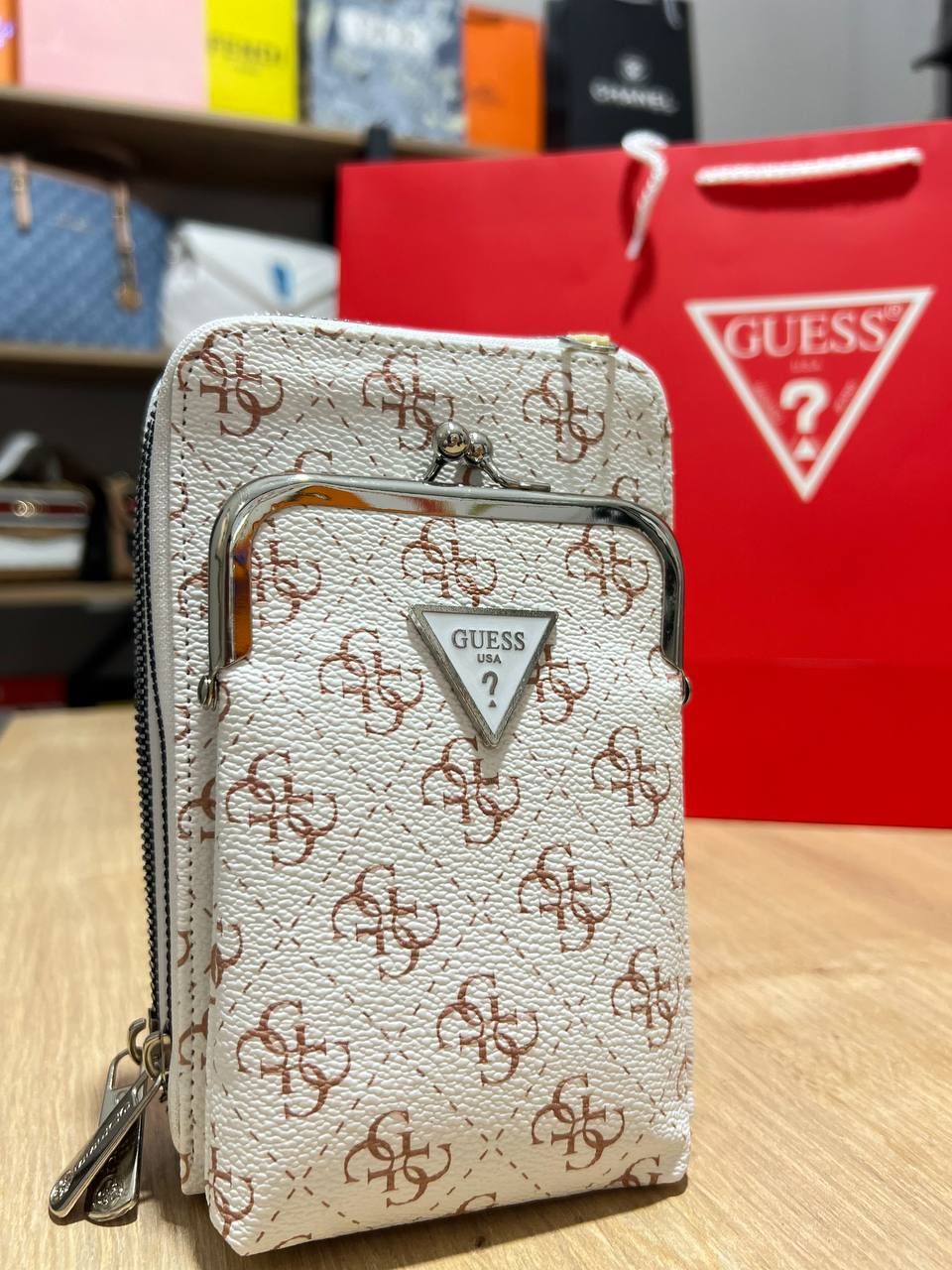 Bolso porta móvil Guess - Imagen 1