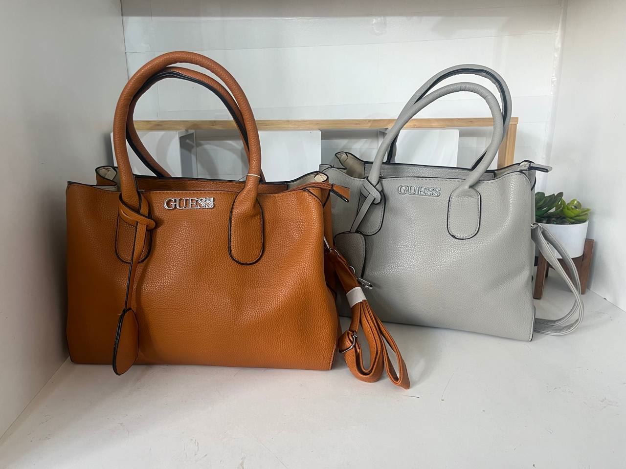 Bolso tipo satchel Guess - Imagen 3