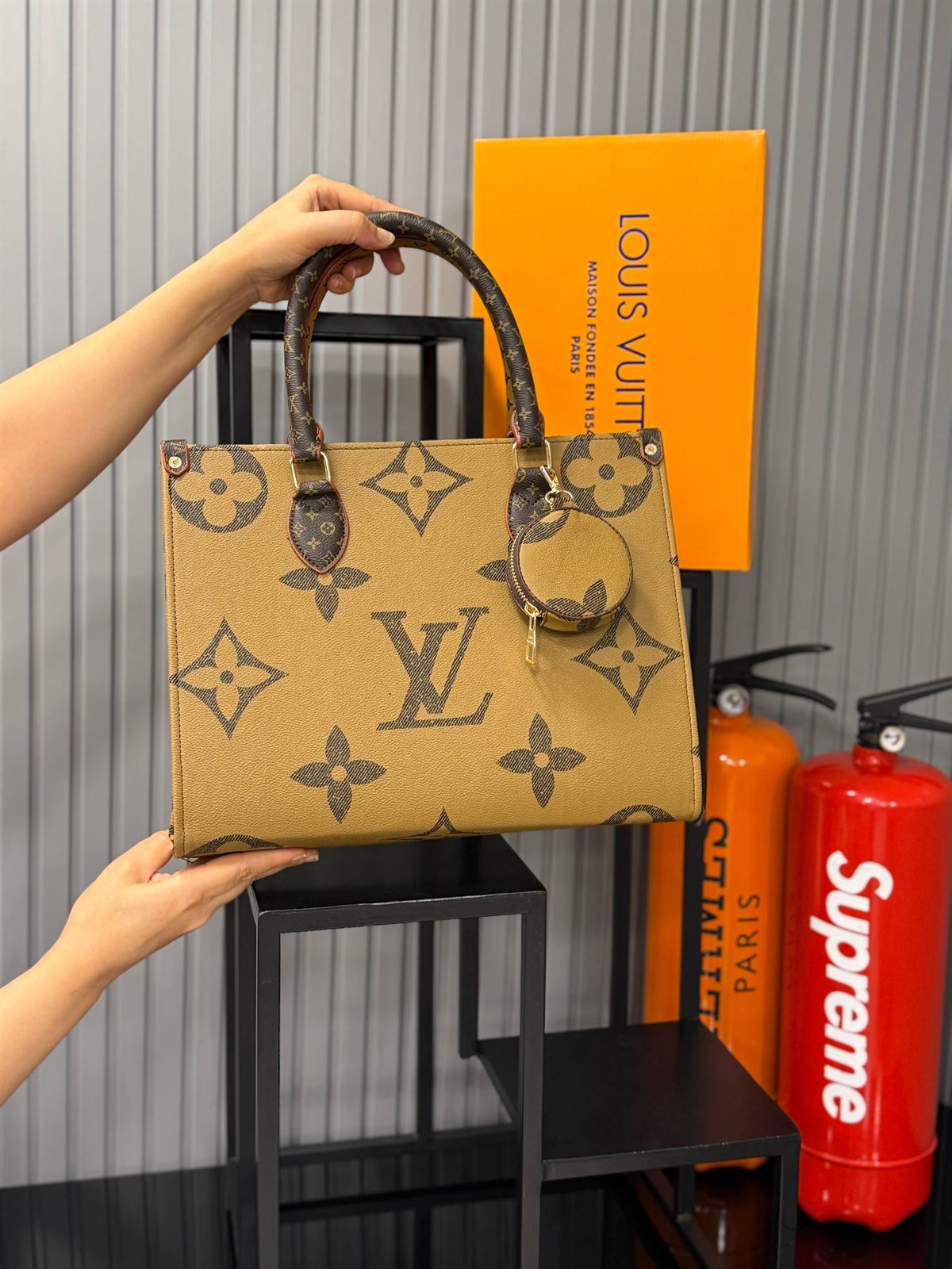 Bolso tote Louis Vuitton - Imagen 1