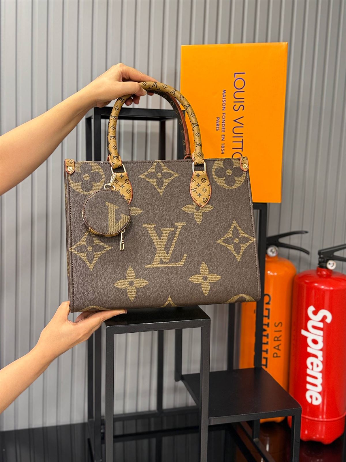 Bolso tote Louis Vuitton - Imagen 2