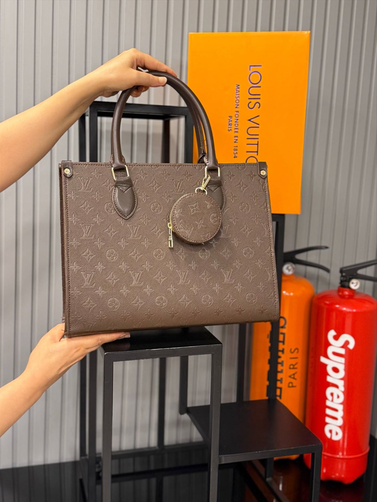 Bolso tote On the go Louis Vuitton - Imagen 1