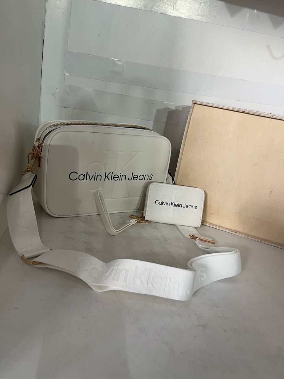 Bolso y cartera Calvin Klein - Imagen 4
