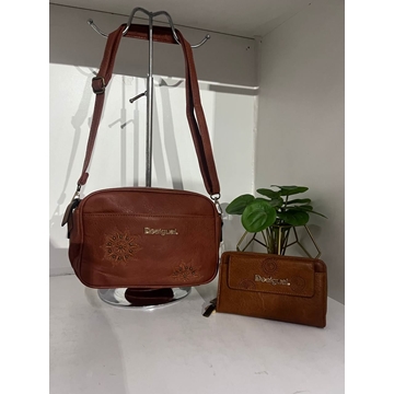 Bolso y cartera desigual - Imagen 2