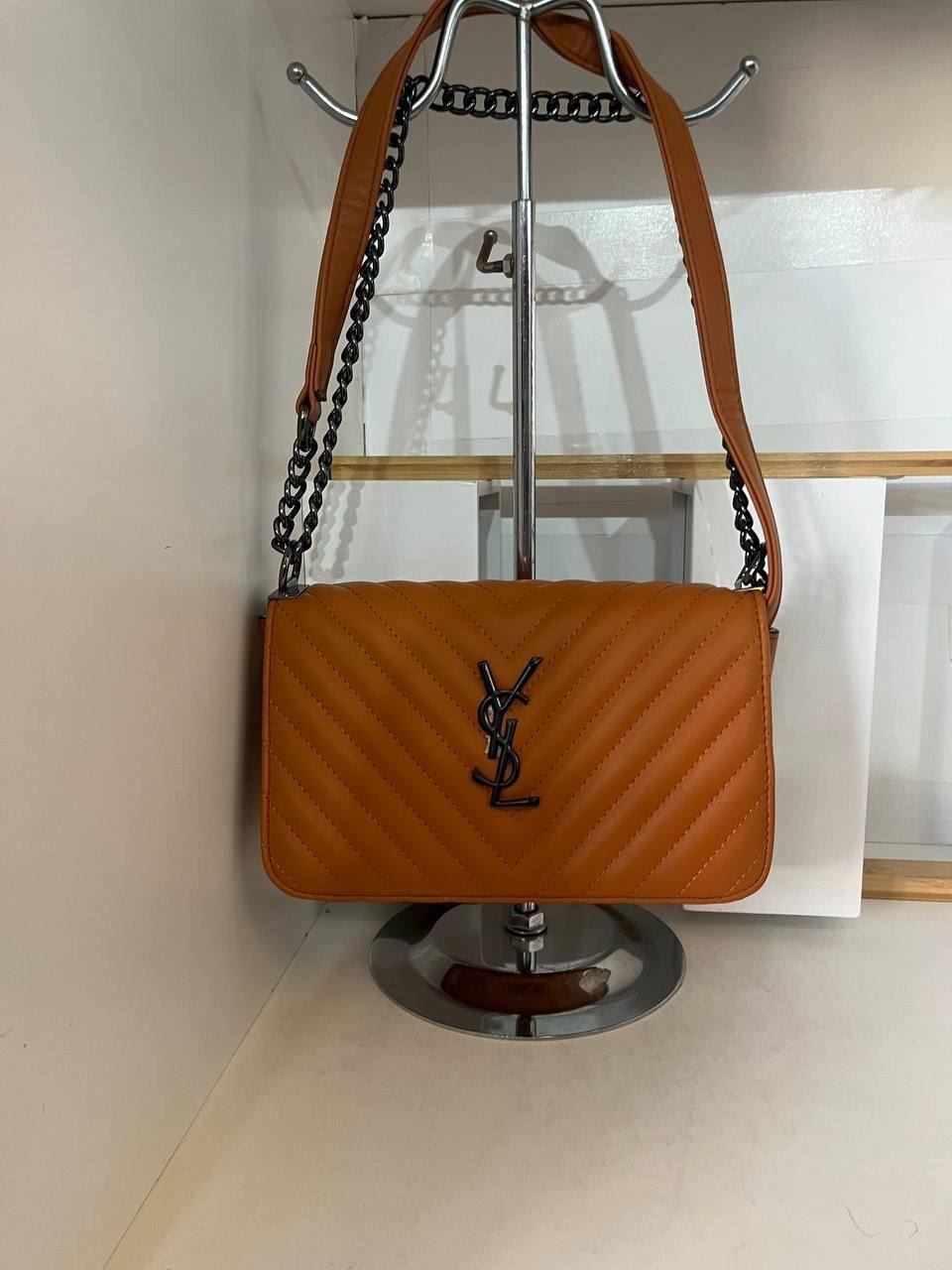 Bolso Yves Saint Lauren rigido - Imagen 4