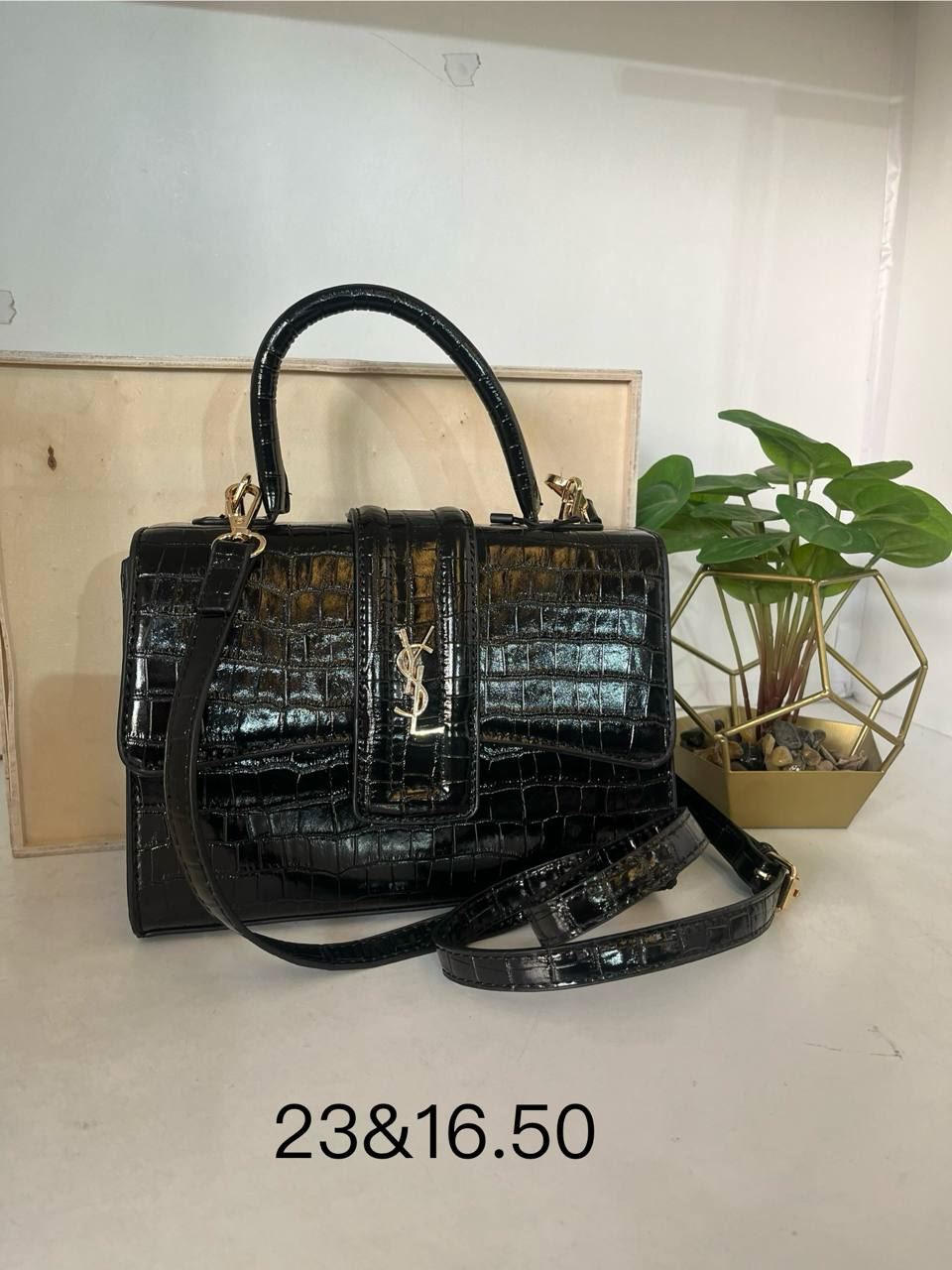 Bolso Yves Saint Laurent brillante - Imagen 5