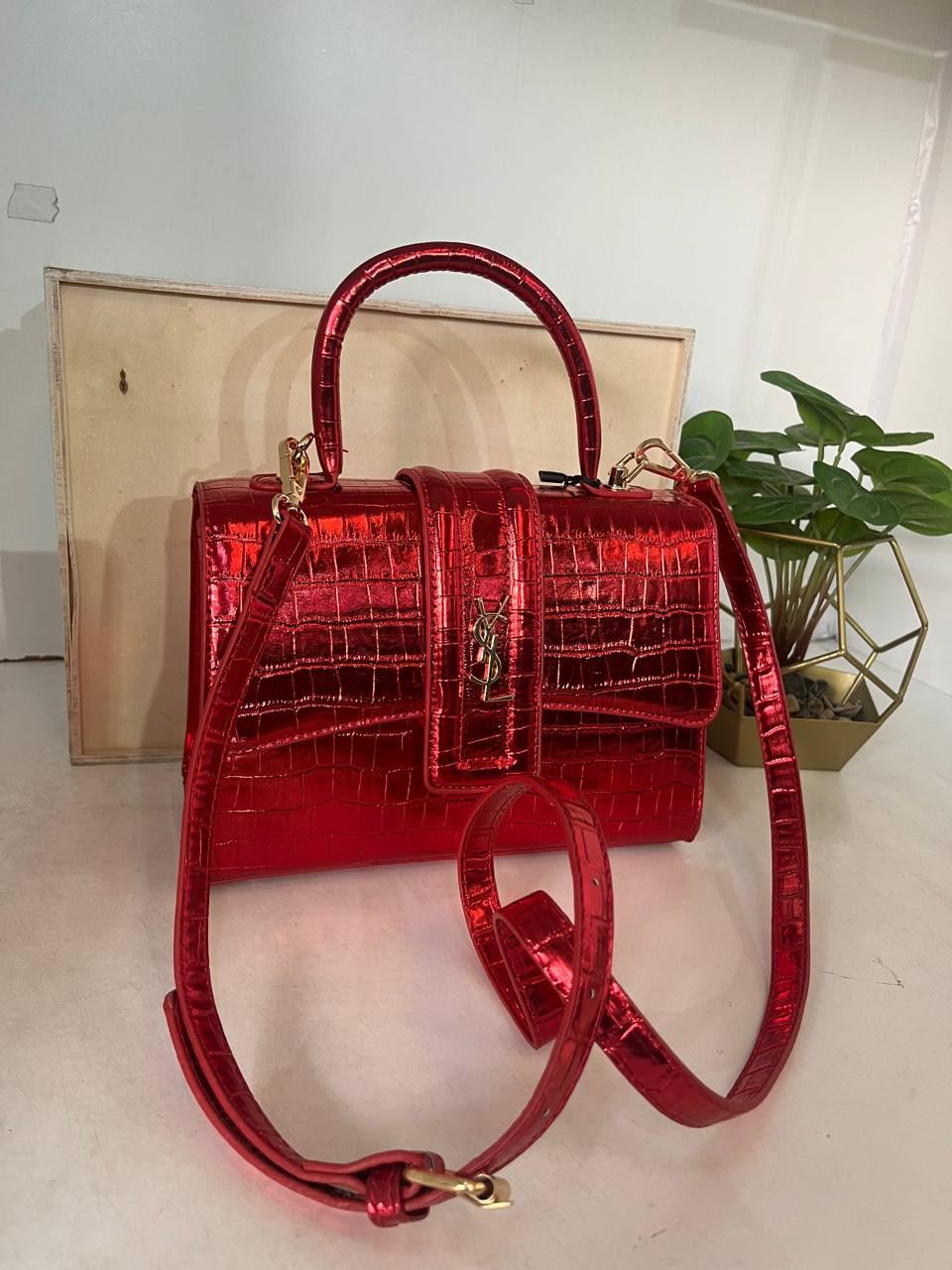 Bolso Yves Saint Laurent brillante - Imagen 7