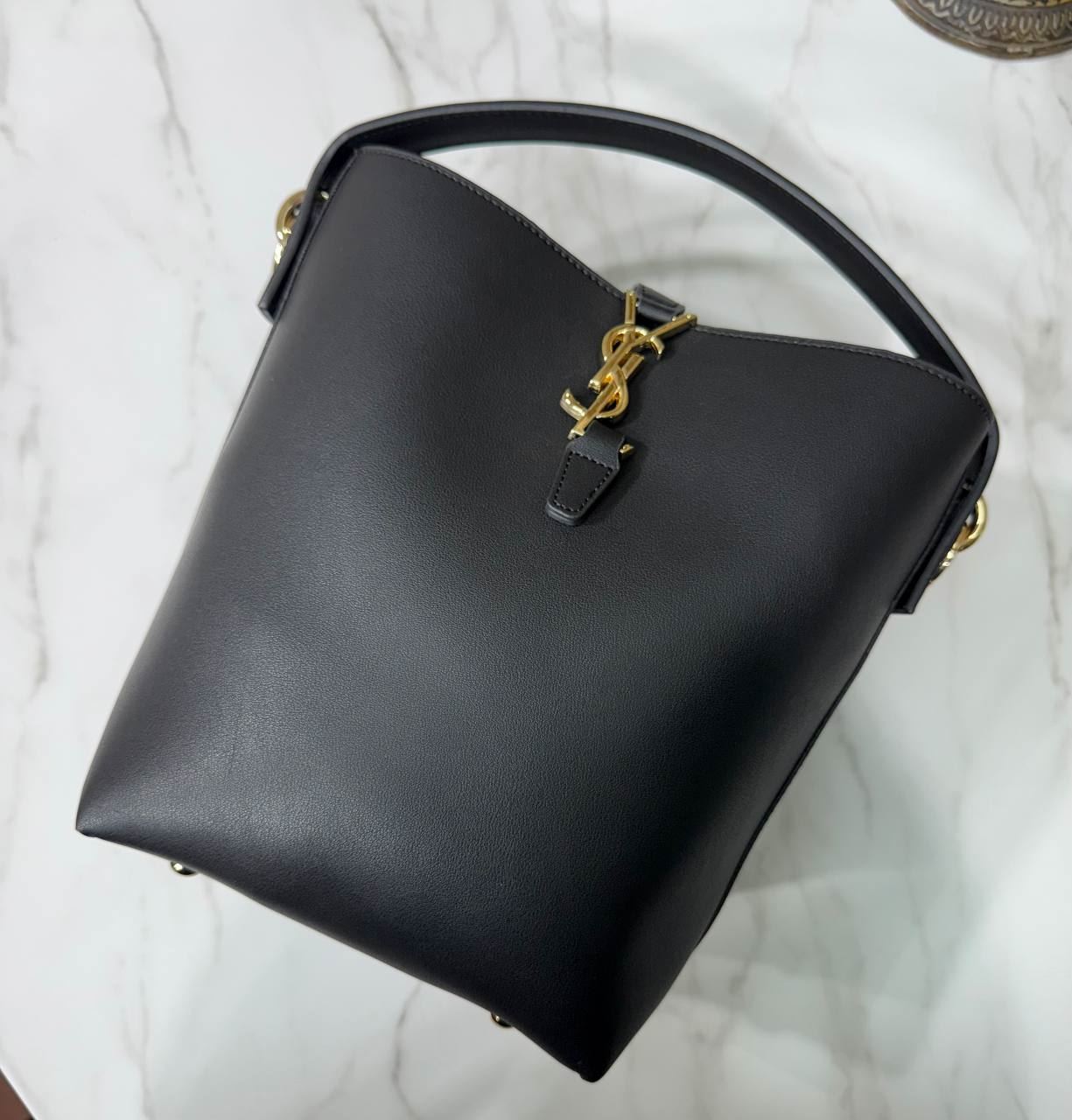 Bolso Yves Saint Laurent de dos piezas - Imagen 11