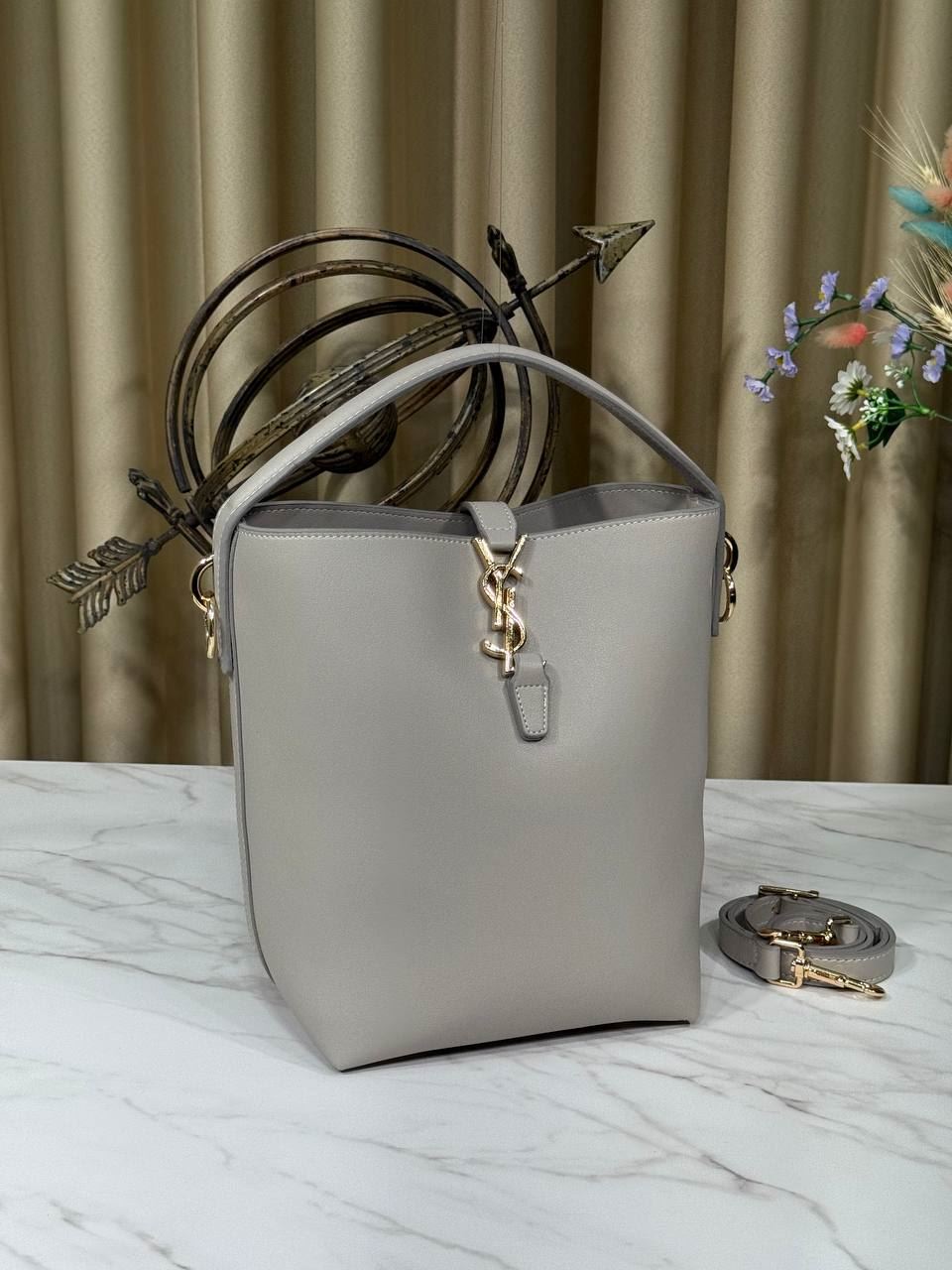 Bolso Yves Saint Laurent de dos piezas - Imagen 5