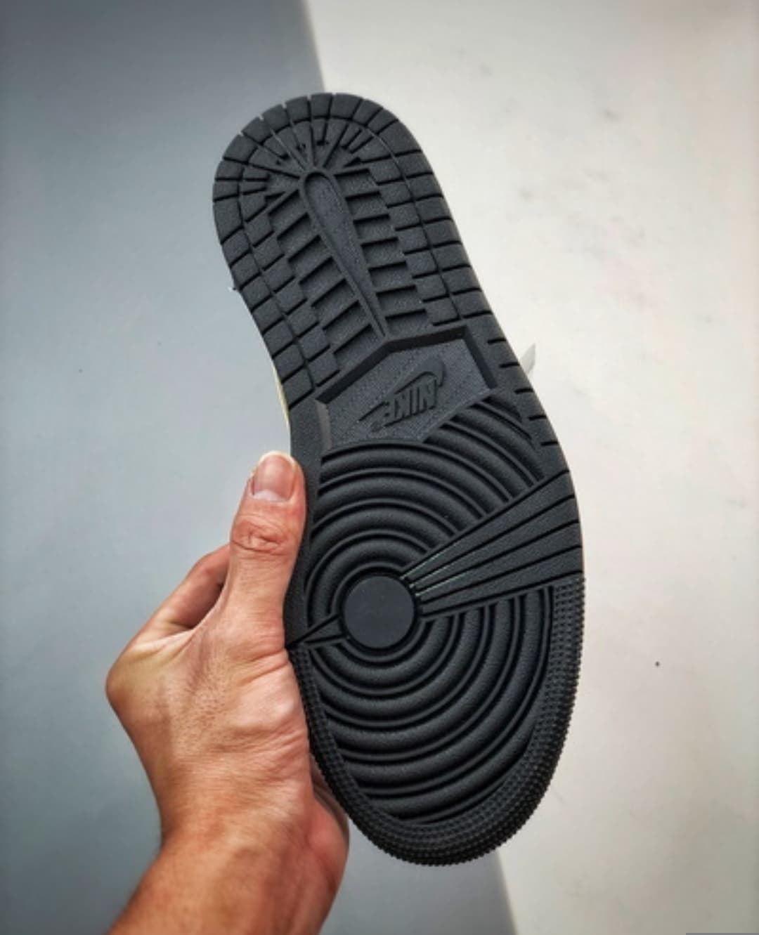 Bota Air Jordan 1 Mid Los Lakers - Imagen 4