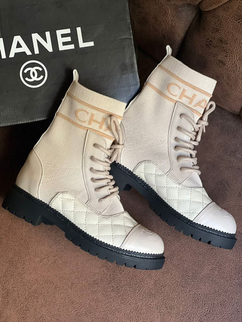 Bota Chanel de tela - Imagen 1