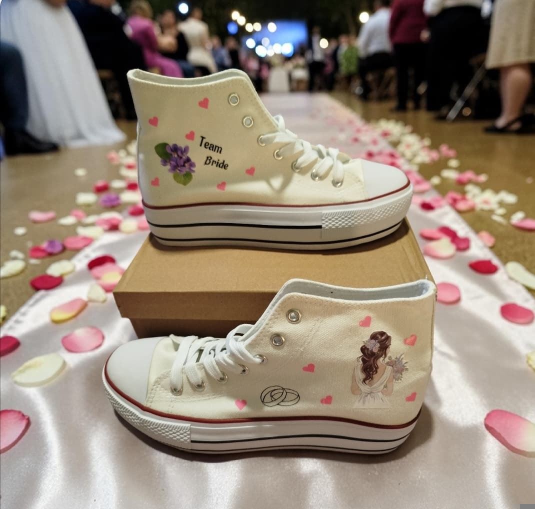 Bota Converse boda novia de espaldas - Imagen 1