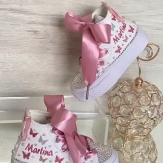 Bota Converse Chuck Taylor con mariposas - Imagen 1