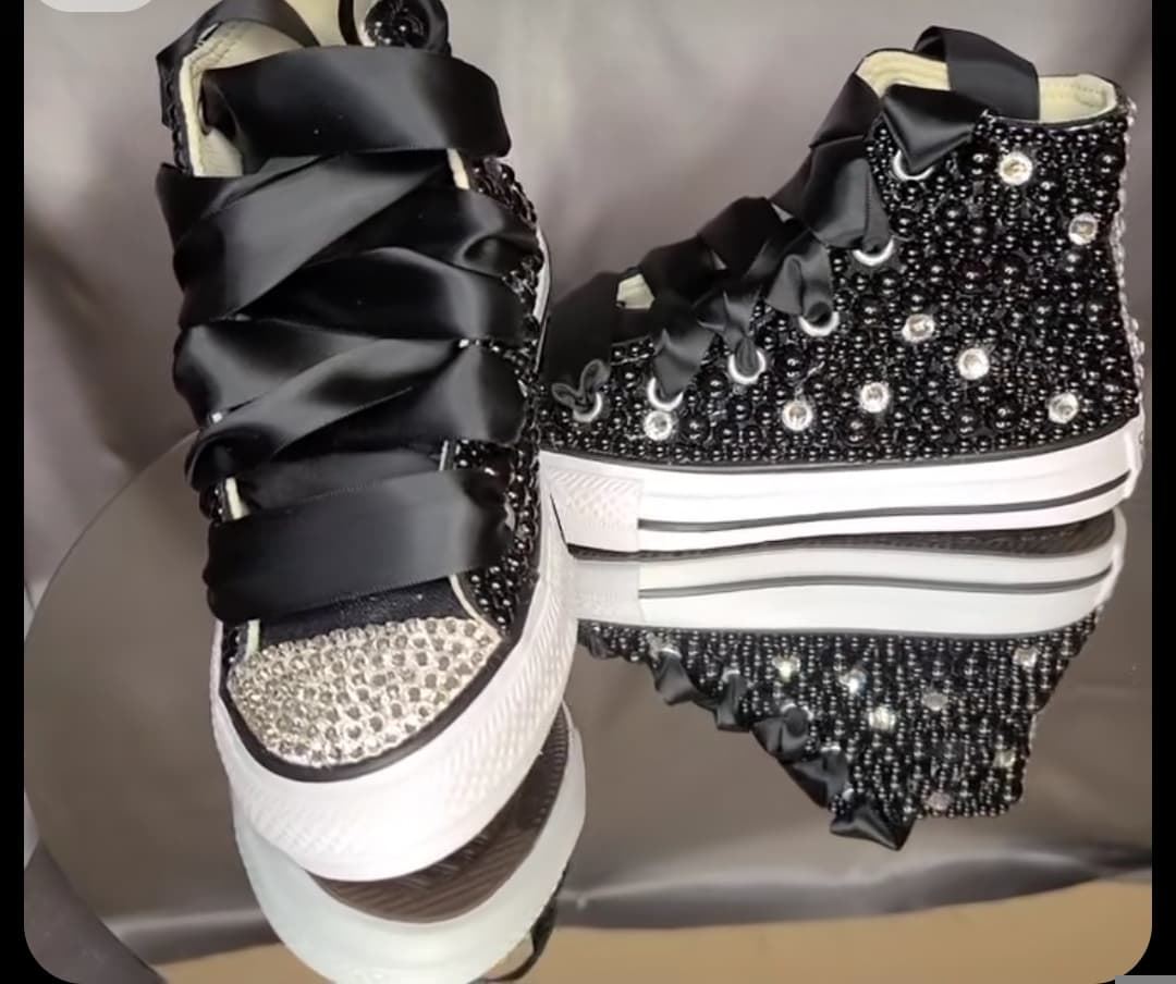 Bota Converse Chuck Taylor con perlas y lazo de seda - Imagen 3