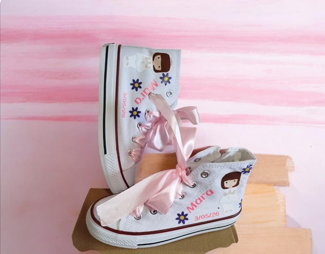 Bota Converse Chuck Taylor Niña comunión con flores violetas - Imagen 2