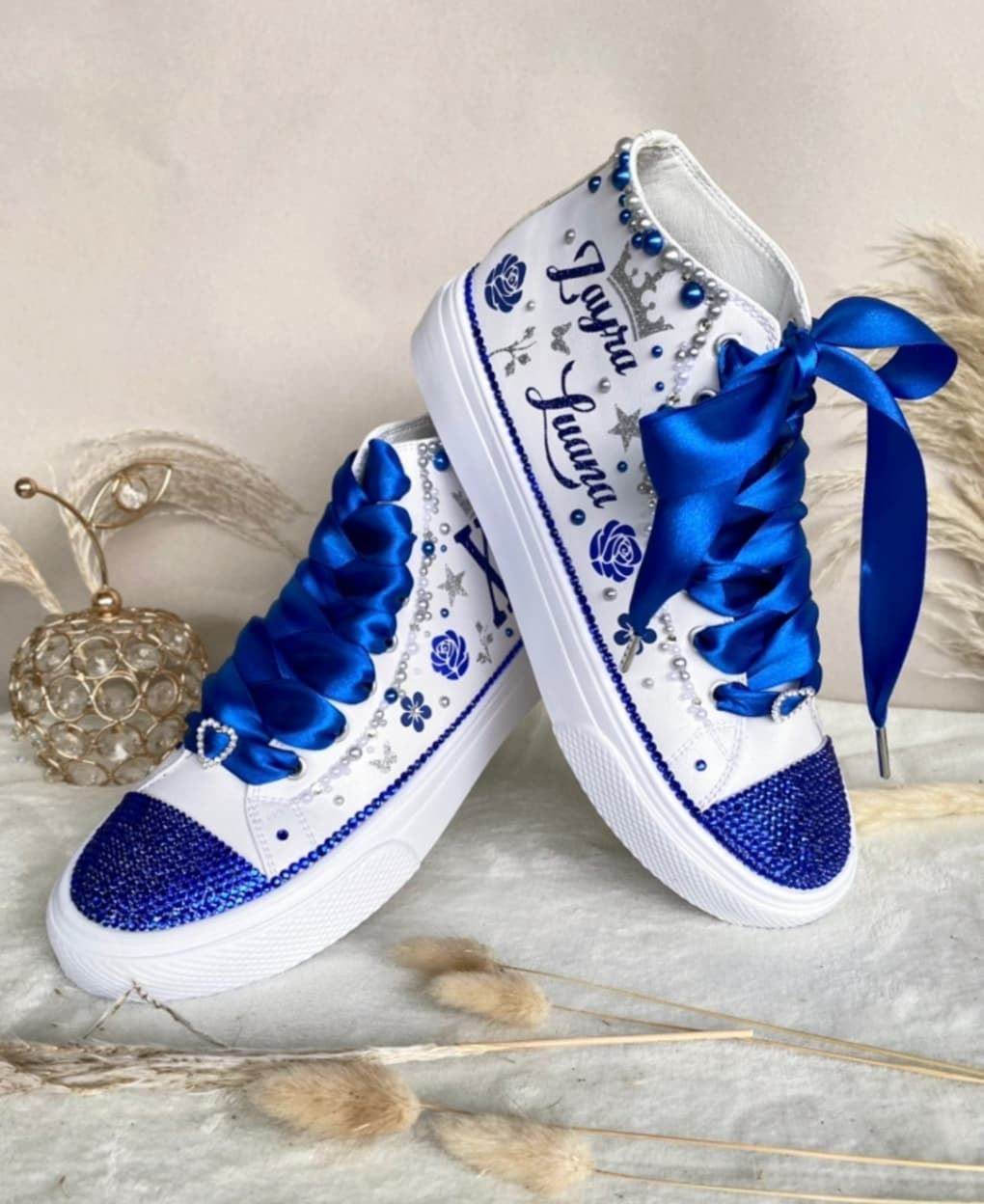 Bota Converse Chuck Taylor personalizada con perlas - Imagen 1